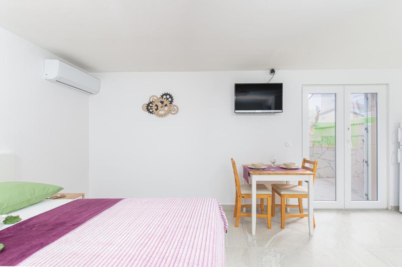Studio Apartment Mali Medulin Exterior photo